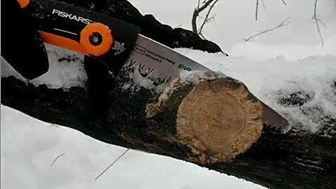 Пила Fiskars SW73. Тест на дубе